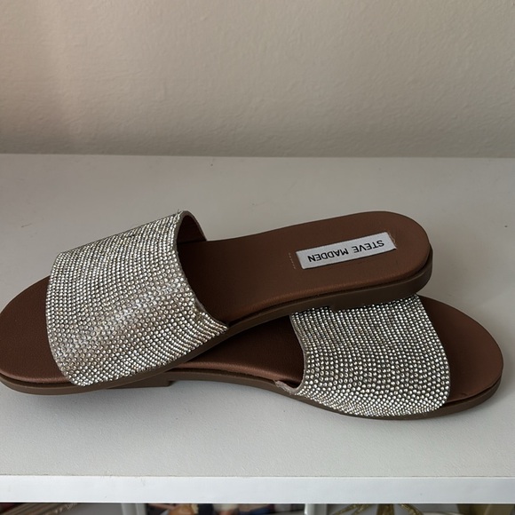 Steve Madden Silver Rhinestone Flat Sandals 8/8.5 - Picture 11 of 11